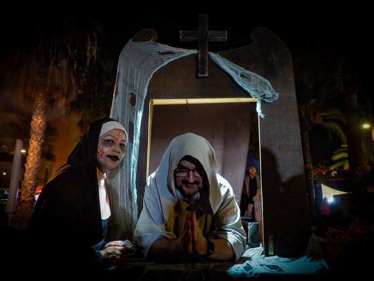 Arriba una nova edició de la Fira de Halloween i Tots Sants de Lloret de Mar amb un complert programa d’espectacles itinerants, animacions, música, el mercat terrorífic, tallers infantils, i dos túnels del terror