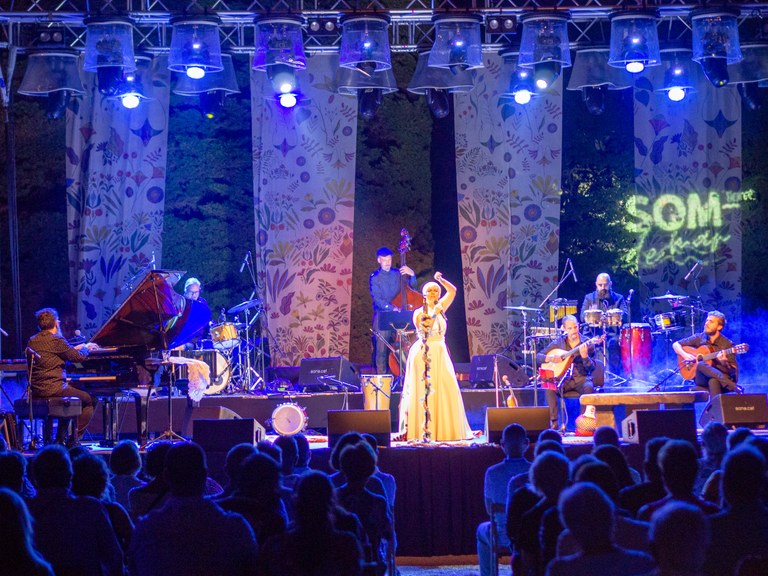 El concert de Pasión Vega obre el festival Som de Mar als Jardins de Santa Clotilde de Lloret de Mar