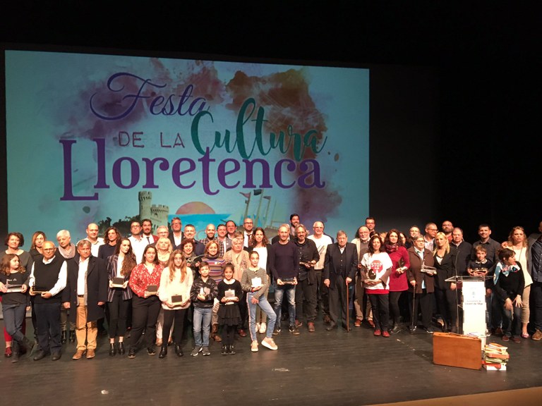 L’associació de dones L’Aurora rep el guardó Sa Gavina de la Festa de la Cultura Lloretenca 