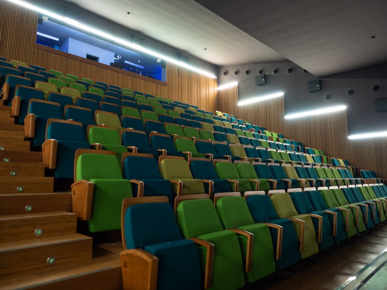 El Teatre de Lloret de Mar ja ha renovat la totalitat del pati de butaques