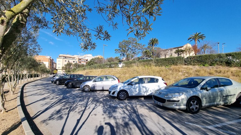 L’Ajuntament de Lloret envia el distintiu d’aparcament en zona verda als residents