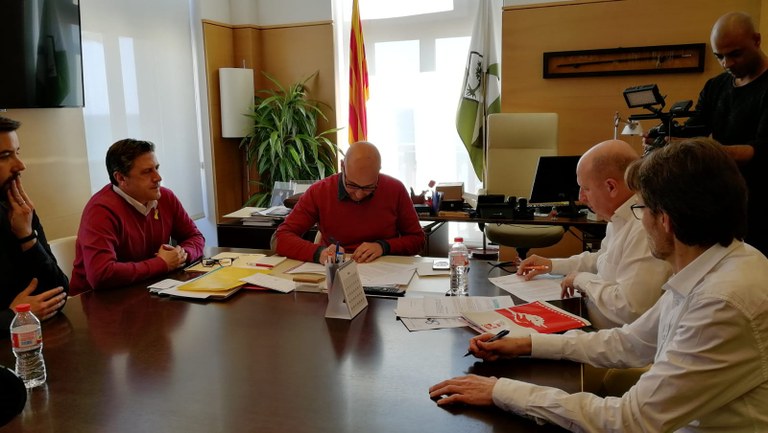 L’Ajuntament de Lloret i la UGT signen un conveni per atendre treballadors en situació d’emergència social