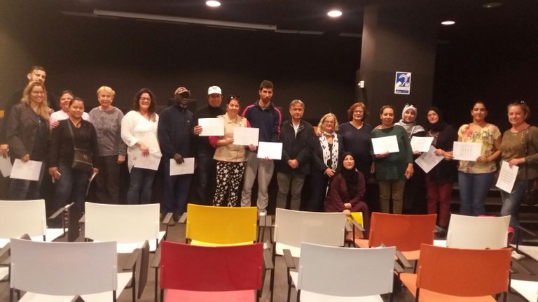L’Ajuntament de Lloret lliura el certificat d’acollida a 16 alumnes
