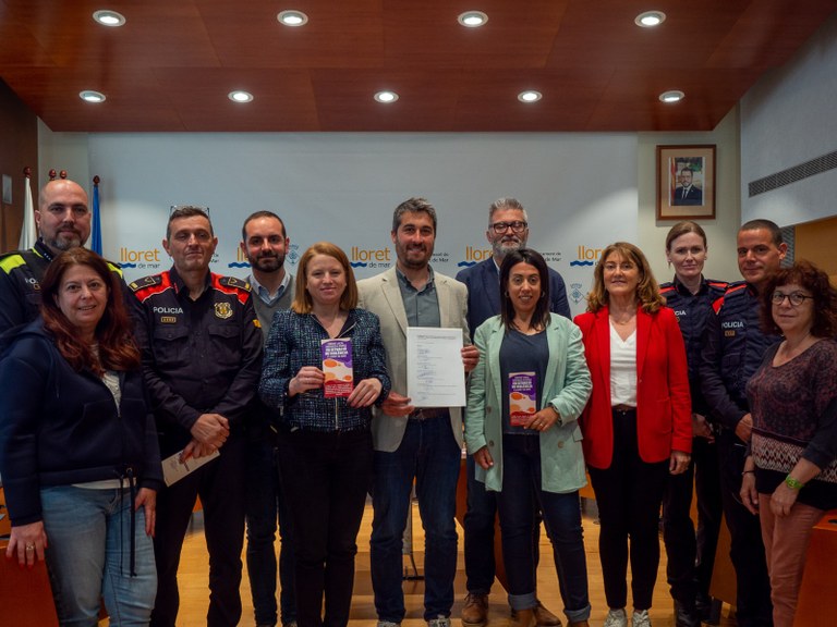 L’Ajuntament de Lloret signa la formalització del circuit d’actuació per a l’atenció a dones en situació de violència masclista amb Mossos d’Esquadra de l’Àrea Bàsica Policial de la Selva i la Corporació de Salut del Maresme i la Selva