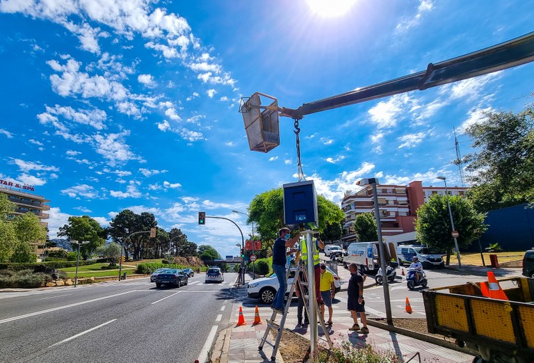 L’Ajuntament instal·la un radar a l’avinguda de la Vila de Blanes per evitar els excessos de velocitat 