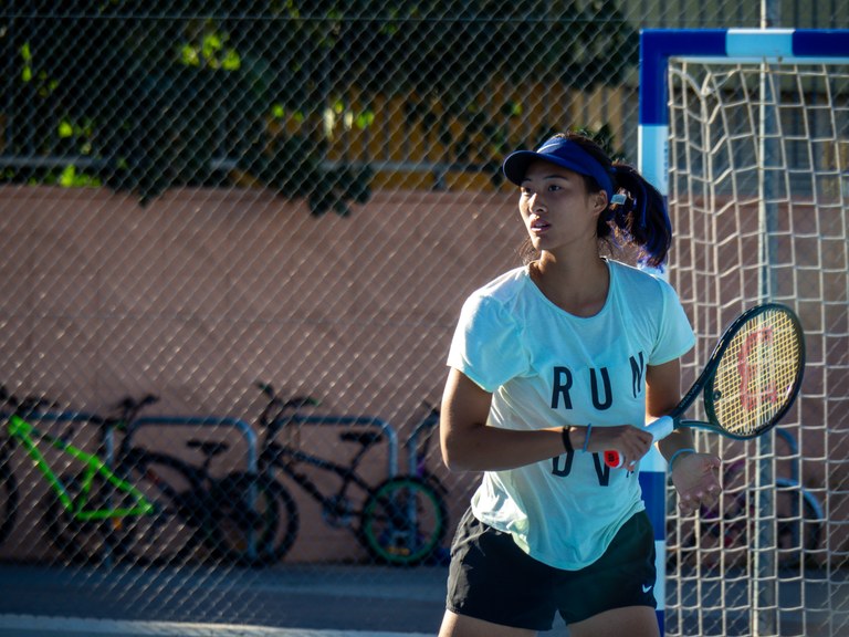La jove promesa del tennis Qinwen Zheng entrena a Lloret de Mar
