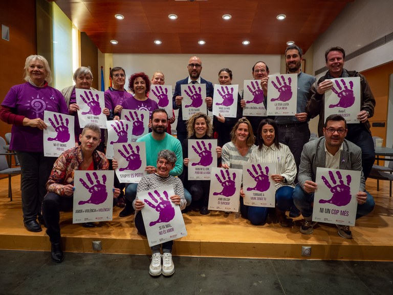 Lloret tenyirà els aparadors comercials de lila en el marc del Dia Internacional Contra la Violència de Gènere