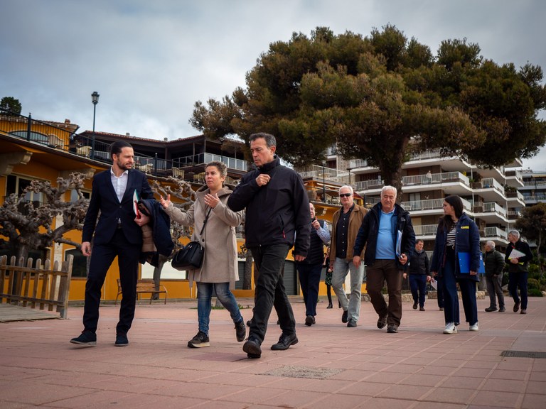 Representants dels òrgans competents de la Generalitat de Catalunya i del Govern Espanyol visiten el passeig de Fenals de Lloret afectat per la borrasca Monica per buscar una solució