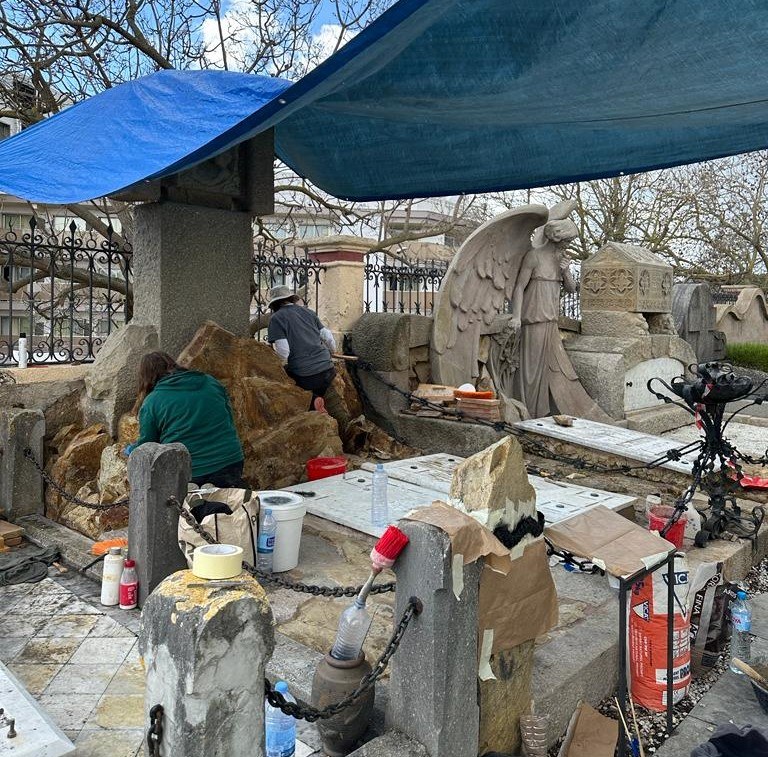 S’inicia la restauració de dos panteons del Cementiri Modernista de Lloret