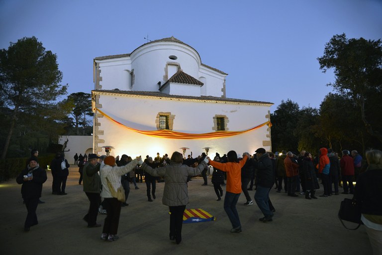 Sardanes a Santa Cristina l’1 de gener a les 7.00 del matí per a rebre el 2017