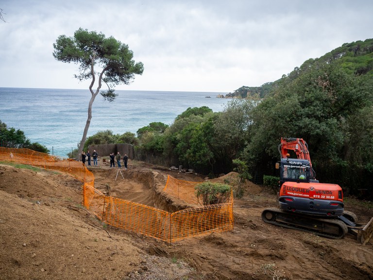 S'inicien les obres de la construcció del amfiteatre dels Jardins de Santa Clotilde
