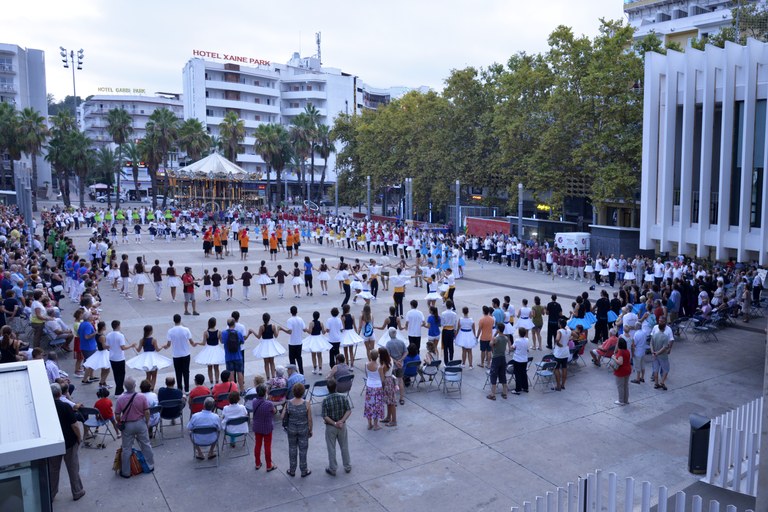 Vint-i-set colles sardanistes participen el concurs de colles sardanistes de Lloret