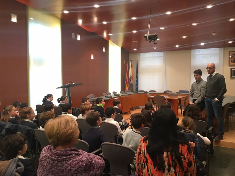 Als alumnes de tercer de primària de les escoles de Lloret de Mar coneixen el seu Ajuntament