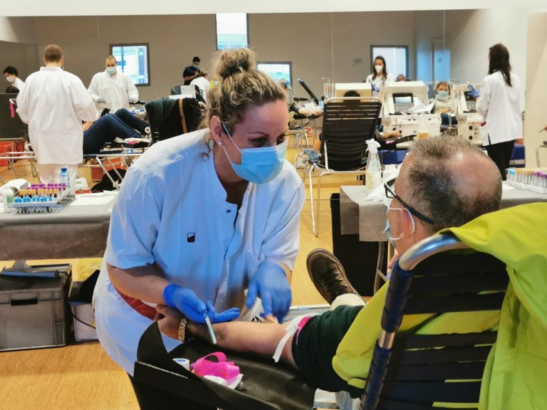 Calen 40.000 donants de sang per atendre els malalts aquest estiu