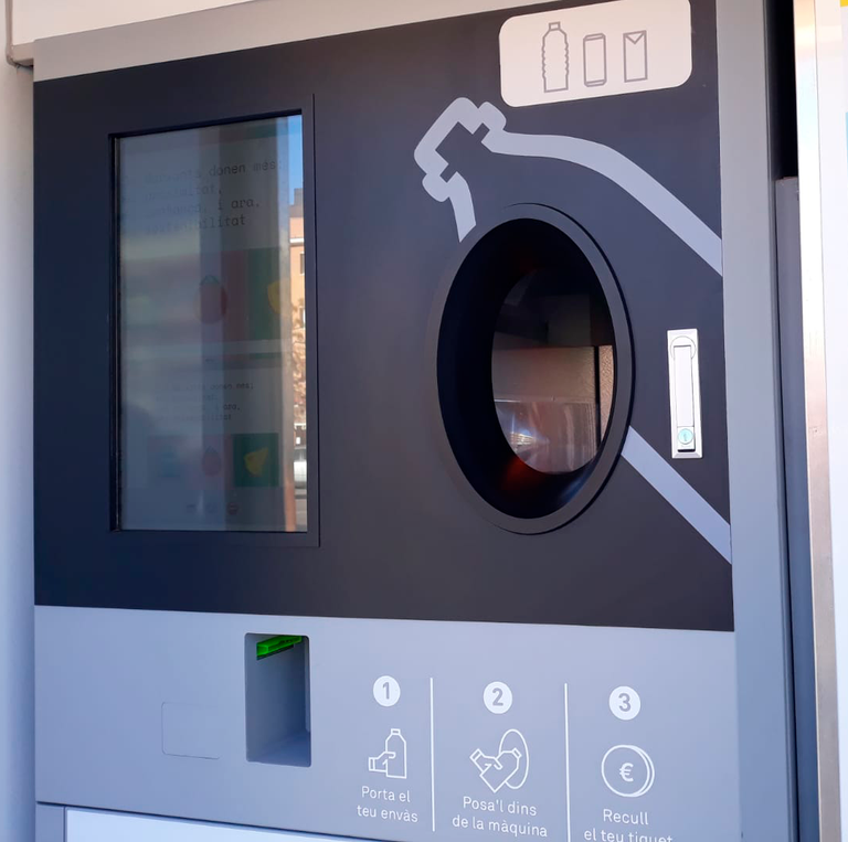 El Mercat Municipal de Lloret comptarà amb dues màquines de reciclatge d’envasos lleugers
