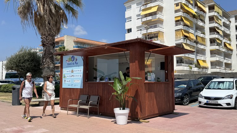 Es renova el punt d’informació turística de la Platja de Fenals amb un espai modern, sostenible i pensat  per millorar l’atenció al visitant 