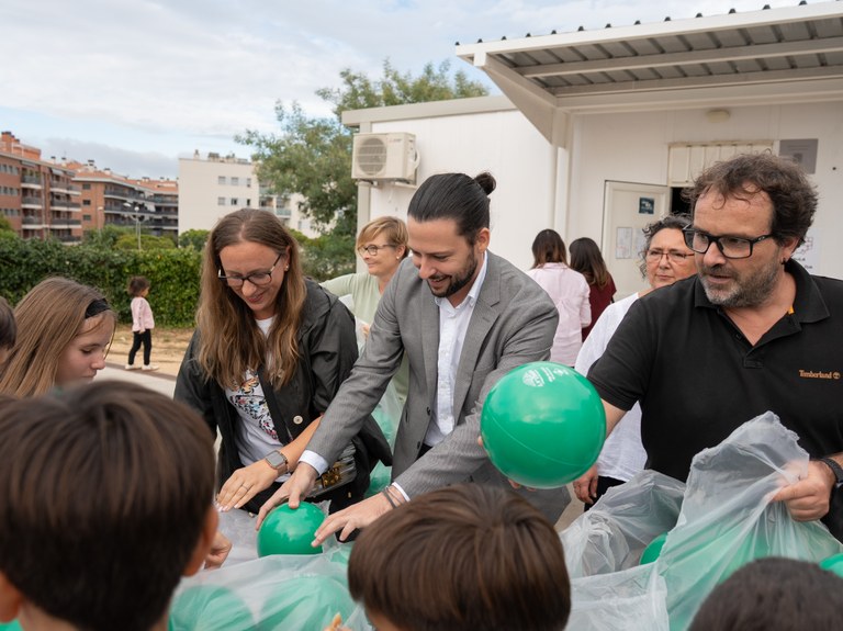 Gran festa a l’Institut Escola de Fenals per celebrar la recuperació dels Patis Oberts