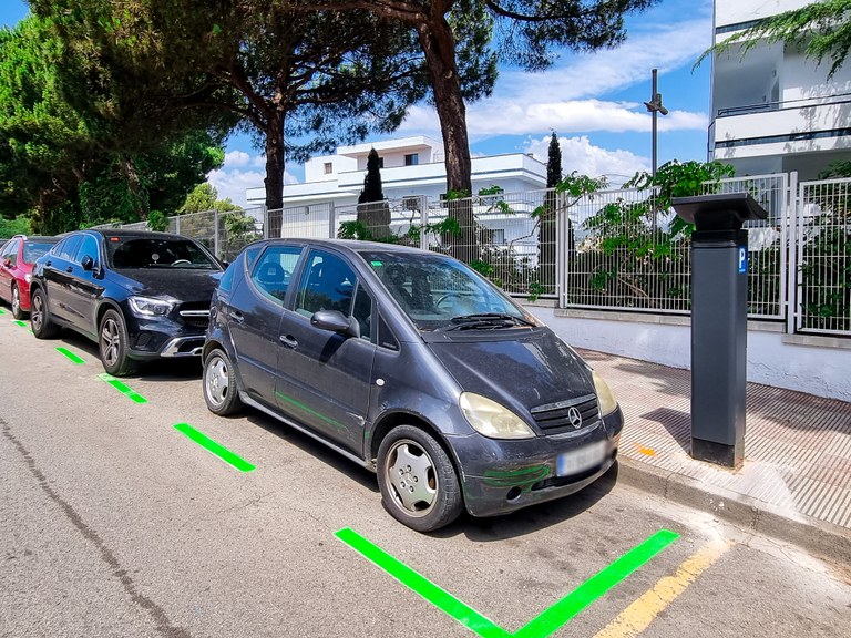 L’Ajuntament adjudica un contracte per a instal·lar catorze parquímetres a Lloret de Mar per ampliar les places per a residents