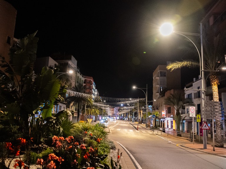 L’Ajuntament de Lloret de Mar renova les 57 llumeneres de l’avinguda Just Marlés