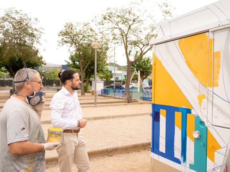 L’artista lloretenc Odie renova la imatge de la caseta de les pistes de petanca de Can Sabata