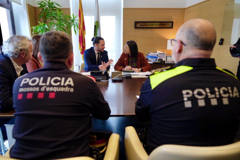 La consellera d’Interior i Seguretat Pública es compromet a augmentar la dotació d’efectius de Mossos d’Esquadra a Lloret de Mar els mesos d’estiu