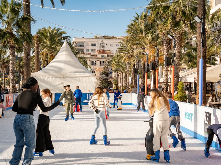 La Pista de Gel s’obre a les escoles de Lloret