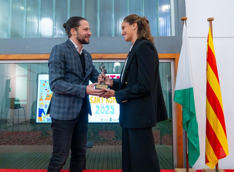La pregonera Mireia Hernández, campiona internacional de natació sincronitzada, dona el tret de sortida a la Festa Major de Sant Romà