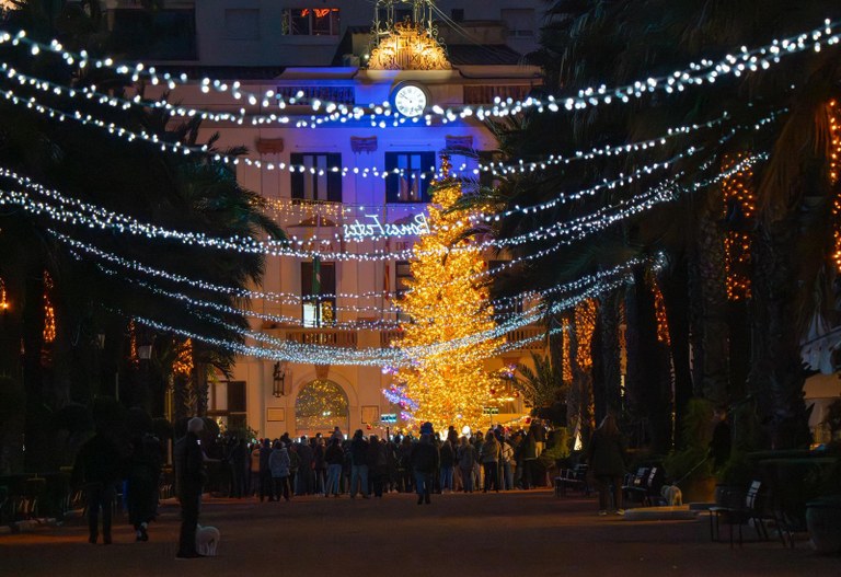 Lloret de Mar dona el tret de sortida al Nadal amb un gran acte d’encesa ple de llum i emoció