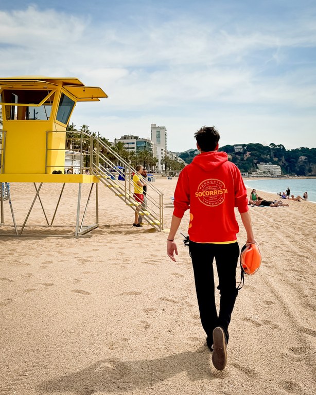 Lloret de Mar inicia la temporada de platges amb l’operatiu del servei de salvament i socorrisme, un equip de professionals que ascendeix a un total de 25 efectius en temporada alta