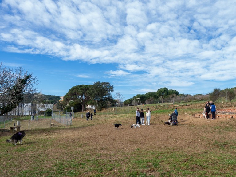 Lloret estrena nova àrea d’esbarjo per a gossos 