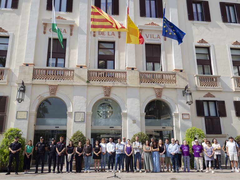 Minut de silenci a Lloret de Mar per la mort violenta d’una dona