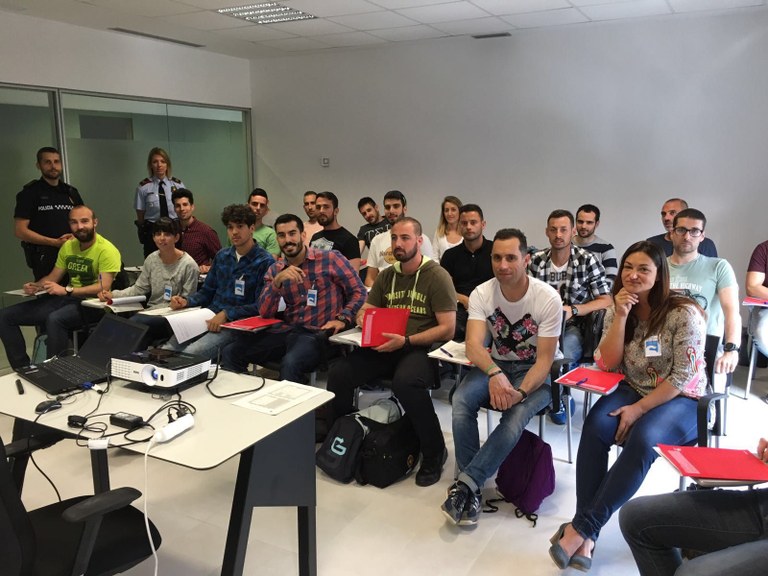S’inicia el curs per a agents interins de policies locals de Catalunya al a comissaria de la Policia Local i Protecció Civil de Lloret