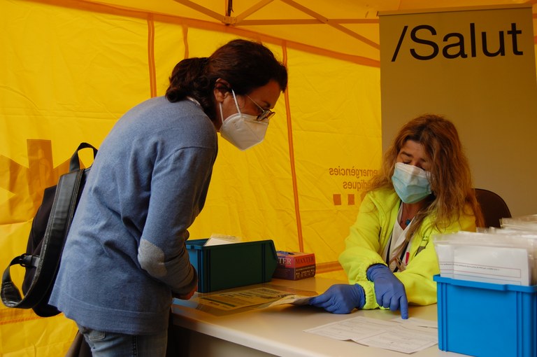 Salut estén els cribratges amb PCR d’automostra nasal a Tossa, Roses i Lloret de Mar