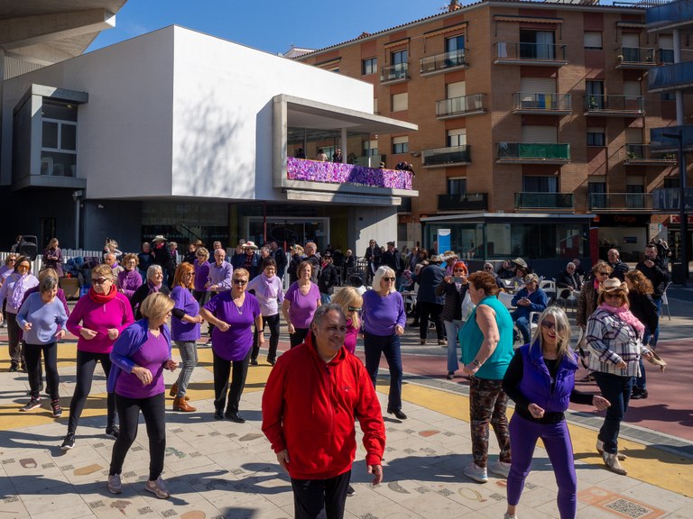 Instal·lació del tapís fet de ganxet