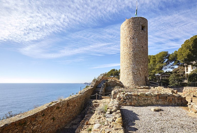 Camí de Ronda i visita guiada al Castell de Sant Joan català